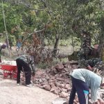 Bersama Masyarakat Jatimulyo, Satuan Tugas TMMD Kodim Bojonegoro Kompak Tata Material Batu