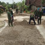 Untuk Perbaikan, Satuan Tugas TMMD Bojonegoro Padatkan Jalan Poros Desa