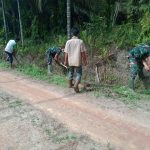 Satgas TMMD Kodim 0415/BTH Bersama Warga Mekar Jaya Bersihkan Parit