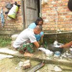 Satgas TMMD 110 Kodim 0415/ BTH Bantu Ortu Asuh Cuci Piring