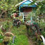 Satgas TMMD Kodim 0415/BTH Bantu Emak-emak Bersihkan Taman PKK