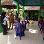 Satgas TMMD Bojonegoro Dukung pendistibusian Bansos Lansia Kalongan