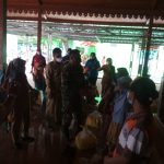 Pendistribusian Bansos, Satgas TMMD Bojonegoro Tetap Ingatkan Protokol Kesehatan