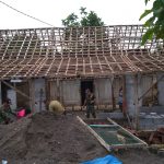 Tak Kenal Menyerah, Satgas TMMD Bojonegoro Terus Kerjakan Rehab RTLH Aladin