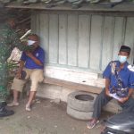 Ngantri Bansos, Satgas TMMD Bojonegoro Berikan Masker Warga