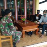 Satgas TMMD Bojonegoro Komsos Bersama Lansia Kalongan Penerima Bansos