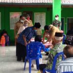 Satgas TMMD Bojonegoro Lakukan Pendampingan Pemberian Bansos