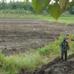 Dansatgas Melaksanakan Pengawasan Normalisasi Sungai Program TMMD Bojonegoro