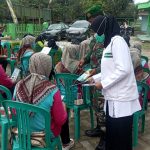 Meriahkan Senam Akupresur, Satgas TMMD Bojonegoro Sebarkan Brosur