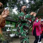 Satuan Tugas TMMD Bojonegoro Peragakan Senam Sehat Akupresur