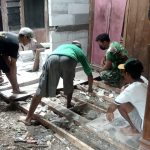 Di Ngrancang, Warga Bersama Satuan Tugas TMMD Bojonegoro Rehab RTLH Aladin