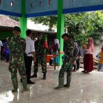 Cegah Covid-19, Danki Satgas TMMD Bojonegoro Pantau Prokes Pelayanan Adminduk