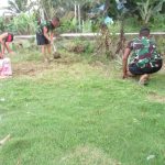 Satgas TMMD Kodim 0415/BTH Bersama Warga Bersihkan Lapangan Badminton