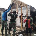 Semangat, Satgas TMMD Kodim Bojonegoro Pasang Gawangan Pintu Program Aladin