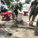 Tak Mau Kalah, Serka (K) Nita Turut Kerjakan Program Aladin TMMD Bojonegoro