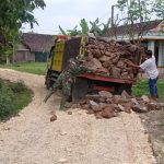 Material Bangunan Jalan Sasaran TMMD Bojonegoro Diturunkan