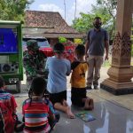 Disela Belajar Online, Dansatgas TMMD Bojonegoro Ajak Anak-Anak Bermain