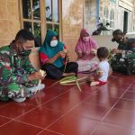 Gumbrekan, Satgas TMMD Bojonegoro Bersama Warga Buat Ketupat