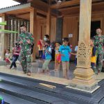 Satgas TMMD Bojonegoro Ajari Anak-Anak Jatimulyo Senam Poco Poco