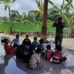 Dapat Mainan Dari Dansatgas, TMMD Anak-Anak Jatimulyo Merasa Senang