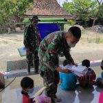 Peduli Pendidikan, Satgas TMMD Kodim Bojonegoro Sokong Buku Bacaan