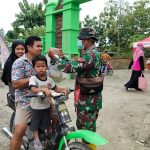 Melintas Dilokasi TMMD Bojonegoro Tak Bermasker, Satgas Berikan Masker
