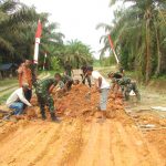 Satgas TMMD 110 Kodim 0415/BTH Bersama Warga Lakukan Penimbunan