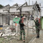 Mulai Pasang Keramik, Satgas TMMD Bojonegoro Usung Material Bangun Gedung Sekolah