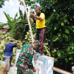 Komandan SSK Satgas TMMD Bojonegoro Bersama Masyarakat Jatimulyo Benahi PJU