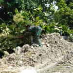 Danramil Tambakrejo, Arahkan Satgas TMMD Bojonegoro Bersihkan Ranting Pohon