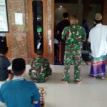 Di Tengah Aktifitas, Satgas TMMD Bojonegoro Tetap Laksanakan Ibadah