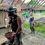 Antusias Warga Bersam Satgas TMMD Bojoegoro Renovasi Rumah Warga Program Aladin