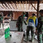 Semangat Kegotongroyongan, TNI Dan Warga Kompak Bangun RTLH TMMD Bojonegoro