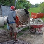 Satgas TMMD Bojonegoro Bersama Warga Kompak Cor Lantai Drainase
