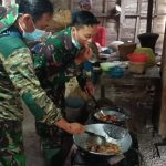 Kompak, Satgas TMMD Bojonegoro Dan Warga Siapkan Konsumsi Makan