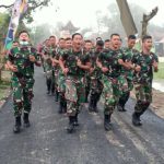 Jaga Kebugaran Tubuh, Satgas TMMD Kodim Bojonegoro Lari Pagi