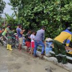 Aksi Alat Berat TMMD Bojonegoro Jadi Tontonan Warga Masyarakat