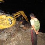 Babinsa Serda Sondriadi Menikmati Giat Sambil Bernyanyi