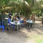 Penuh Keakraban, Danrem 042/Gapu Bersama Dandim 0415/BTH serta Satgas TMMD Makan Bersama