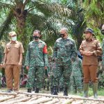 Danrem 042/Gapu Bersama Rombongan Tinjau Langsung Pembangunan Program TMMD 110