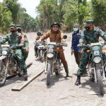 Penuh Semangat, Danrem 042/Gapu Tinjau Lokasi TMMD Gunakan Sepeda Motor