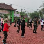 Antusias Masyarakat Ngrancang Ikuti Senam Bersama Satgas TMMD Bojonegoro