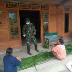 Dorong Industri Rumahan, Ini Arahan Satgas TMMD Kodim Bojonegoro Terhadap Pengrajin Alas Pandan