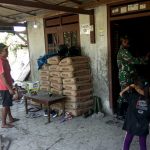 Bangun Rumah Warga, Ini Arahan Danramil Tambakrejo Kepada Satgas TMMD Bojonegoro