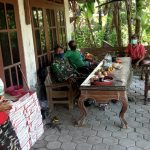 Komsos Dengan Warga, Danramil Tambakrejo Sosialisasikan Program Aladin
