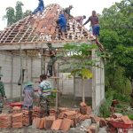 Semangat, Satgas TMMD Bojonegoro Dan Warga Renovasi Tempat Ibadah