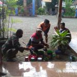 Bersama Warga, Satgas TMMD Bojonegoro Karya Bakti Pengecatan Balai Desa Ngrancang