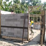 Warga Bersama Satgas TMMD Bojonegoro Terus Kerjakan Rumah Mbah Tambar