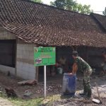 Bantu Siapkan Adukan, Warga Dan Satgas TMMD Kebut Bedah Rumah