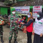 Menjaga Kesehatan Masyarakat, Satgas TMMD Bojonegoro Berikan Ratusan Bibit Kunir Putih